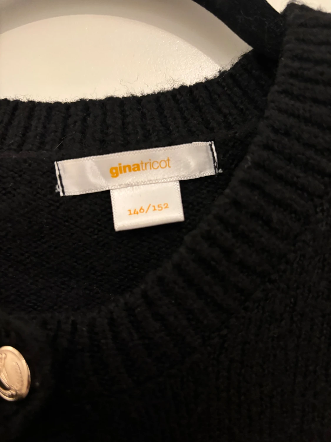 Svart kofta med guldfärgade knappar Gina Tricot - 1
