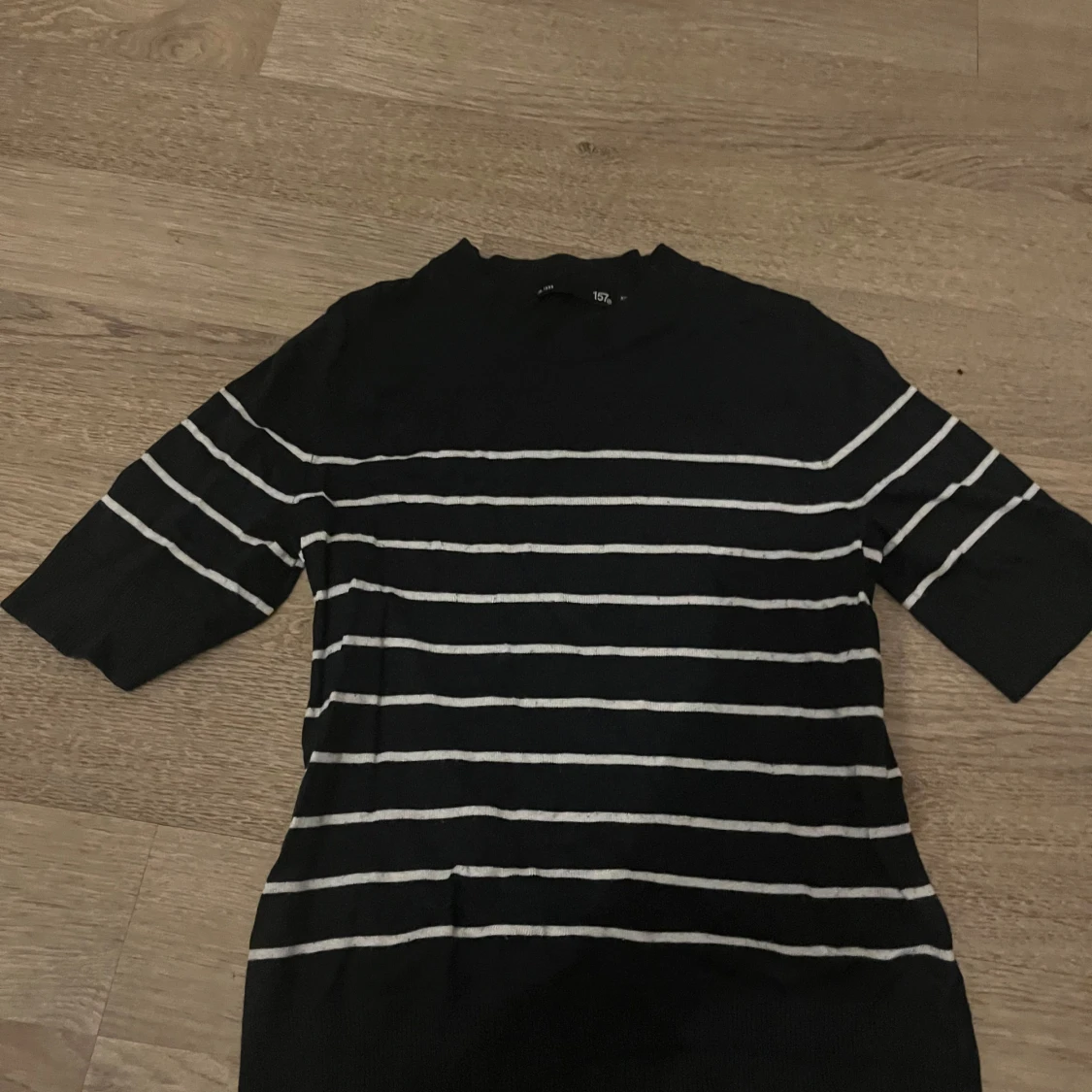 Marinblå och vit randig stickad tröja - 1