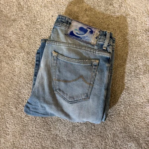 Jacob Cohen Jeans - Hej! Säljer nu mina jeans från märket Jacob Cohen , storlek 30, modell 688. bra skick, givetvis äkta. Tveka inte på att höra av dig om du har frågor eller funderingar kring jeansen!