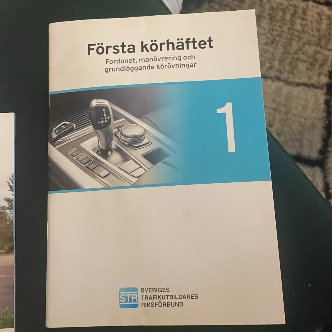 Riskettan B, Vägmärken & vägmarkeringar, Första körhäftet 1 - 2