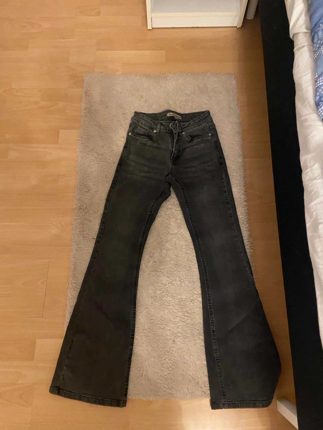 Svarta bootcut jeans från Levis