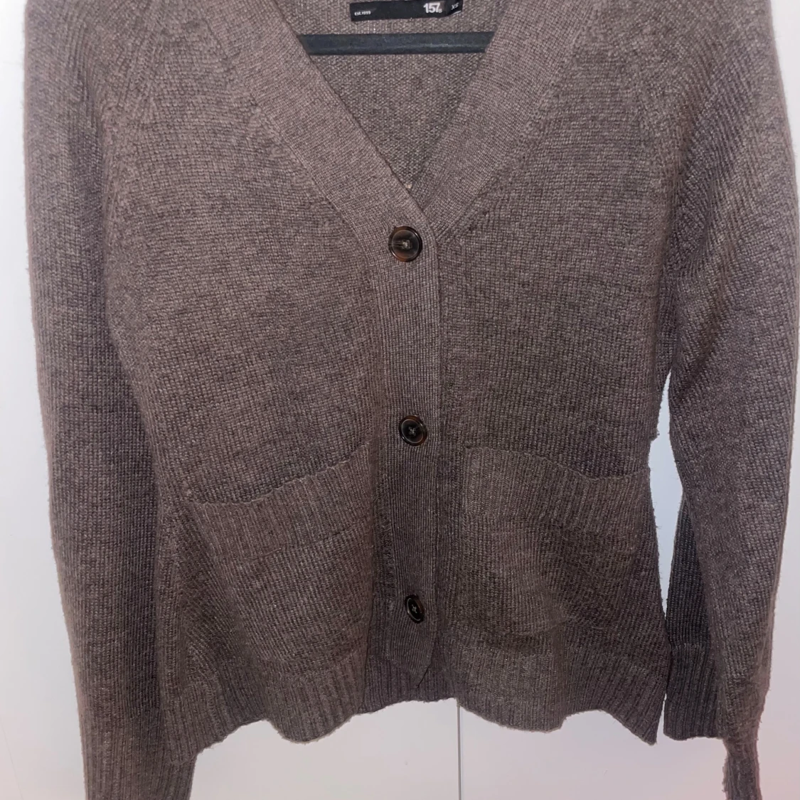 Brun stickad kofta från lager157