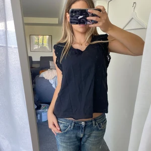 Svart blus med spets - Snygg fest topp 