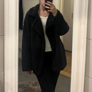 Svart oversized teddyjacka - Mysig svart teddyjacka 