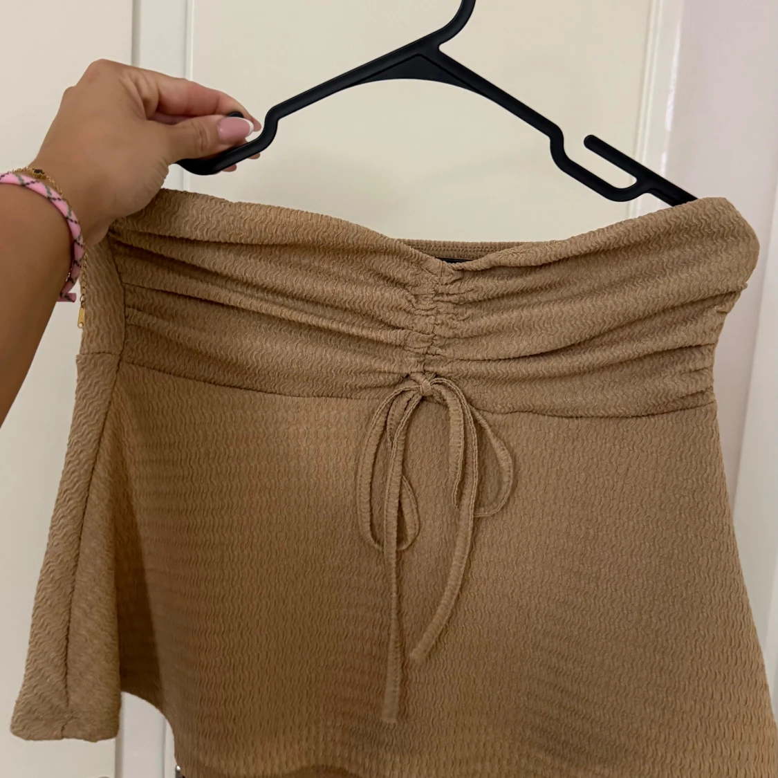 Beige bandeau tubtopp med snörning