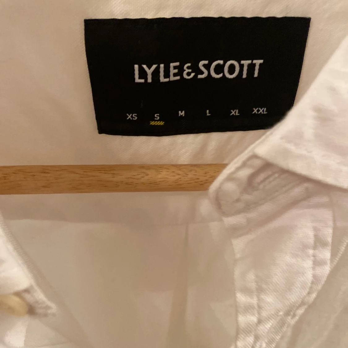 Vit skjorta från Lyle & Scott - 2