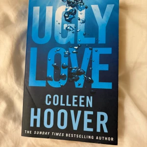 Ugly love  - Boken ugly love av colleen hoover. Jätte bra bok, på engelska