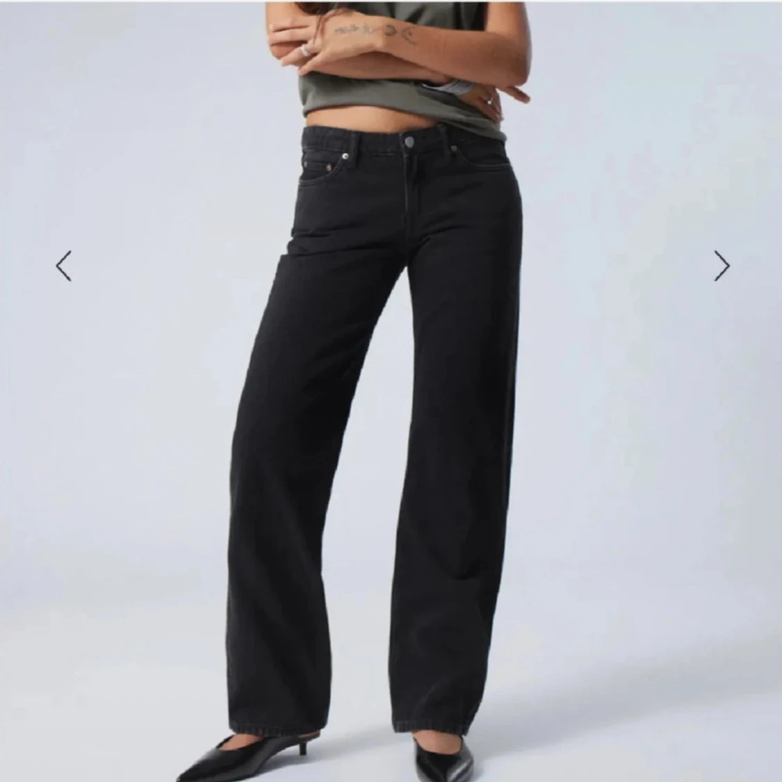 Lågmidjade Weekday Arrow Low Rise Regular Straight