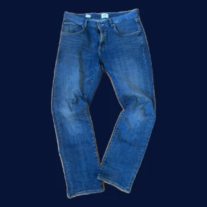 Mörkblå Vintage Denim Jeans  - Riktigt sköna Jeans från East West! Skön tvätt och passform! Storlek-W33-L32-Regular fit!🤩