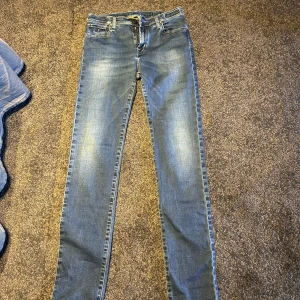 Jacob Cohen jeans  - Schyssta Jacob cohen jeans nypris ligger runt 6999 mått på sista bilden! 29W/32L