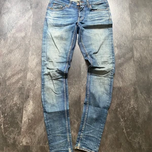 Tiger of Sweden Jeans - Hej! Säljer ett par blå jeans från Tiger of Sweden i modellen ”Slender”. Jeansen är i storlek 30/34, passform slim och i mycket bra skick! Hör av dig vid intresse eller frågor!