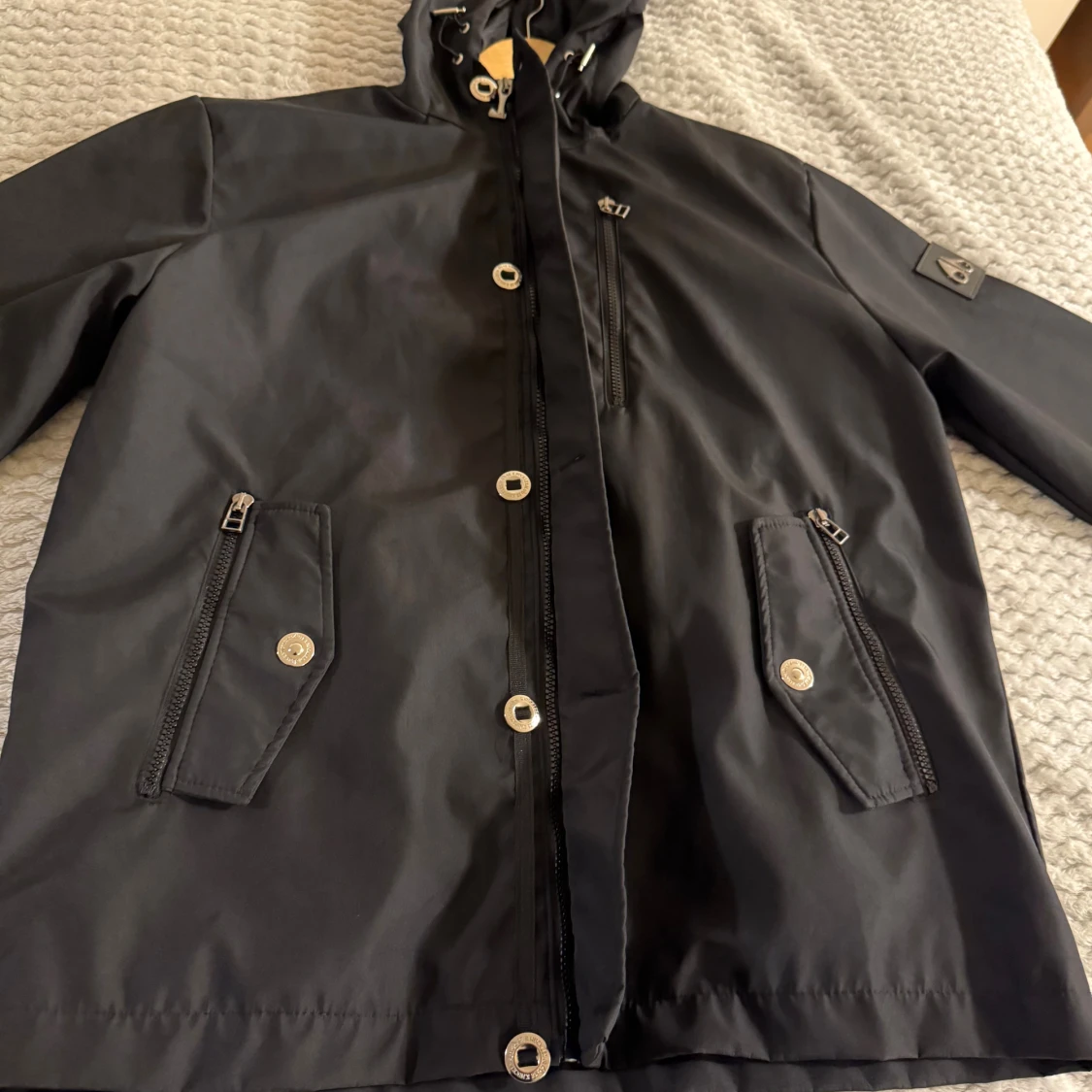 Svart vindjacka från Moose Knuckles - 3