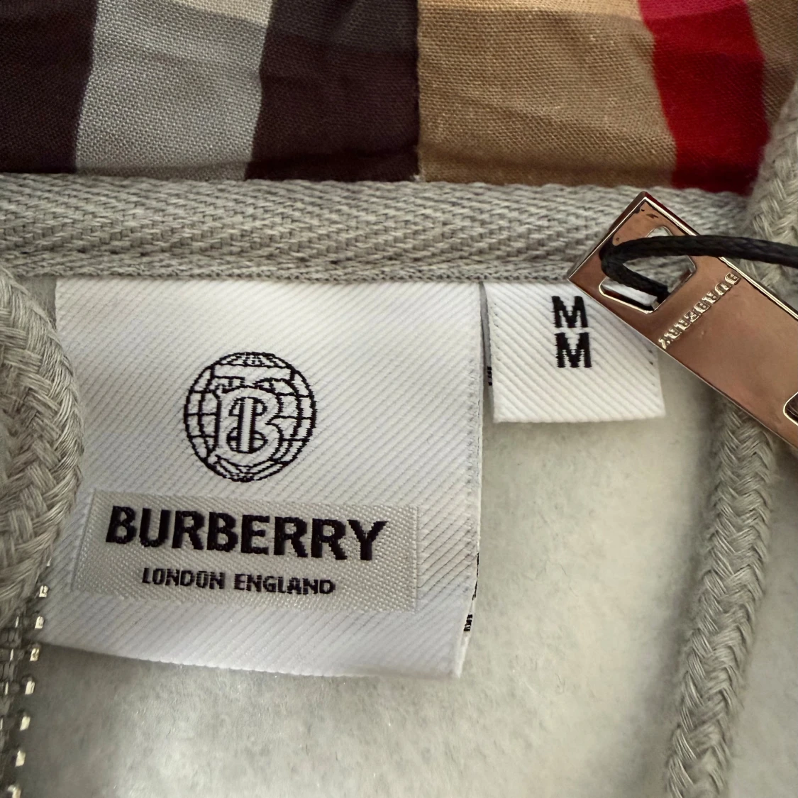 Grå hoodie från Burberry med dragkedja - 1