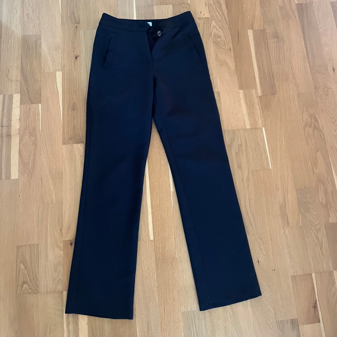 Svarta kostymbyxor med raka ben - 1