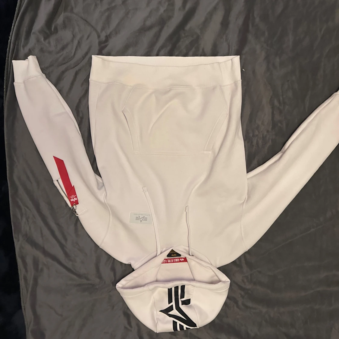 Vit hoodie från Alpha Industries - 2