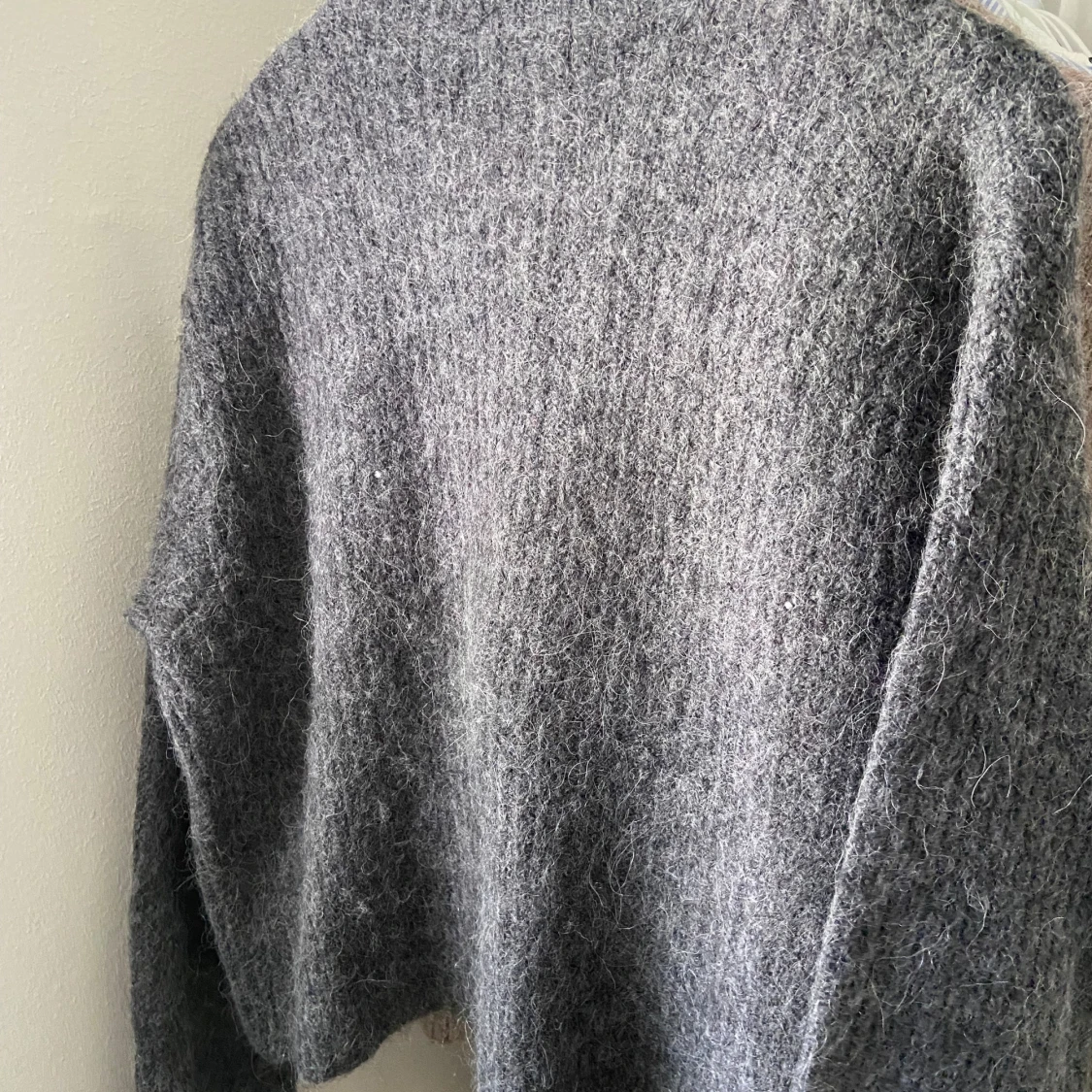 Grå stickad kofta från Gina Tricot - 2