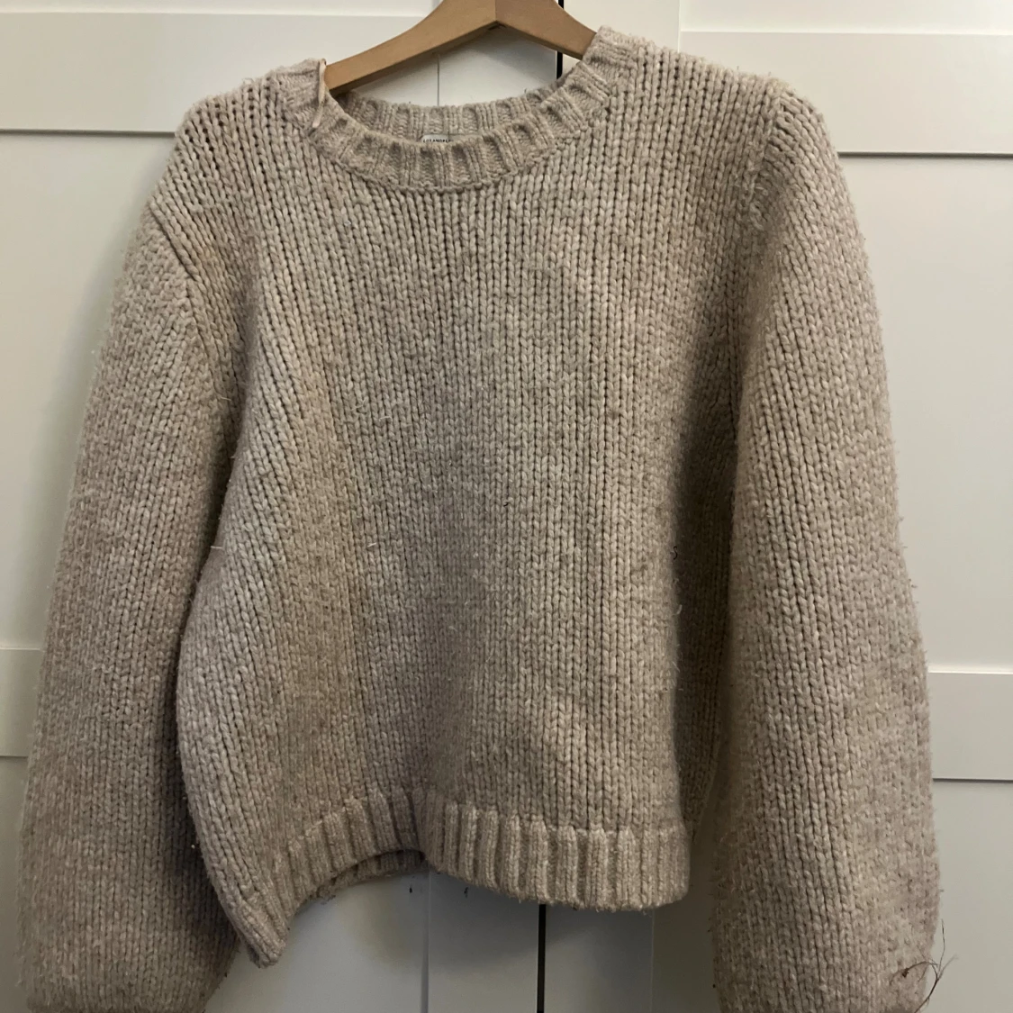 Beige stickad tröja från & Other Stories