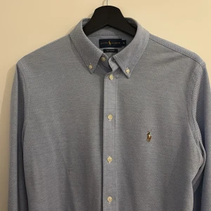 Ralph Lauren skjorta  - Ralph Lauren skjorta knappt använd. Storlek XL men passar bättre som L enligt mig. 