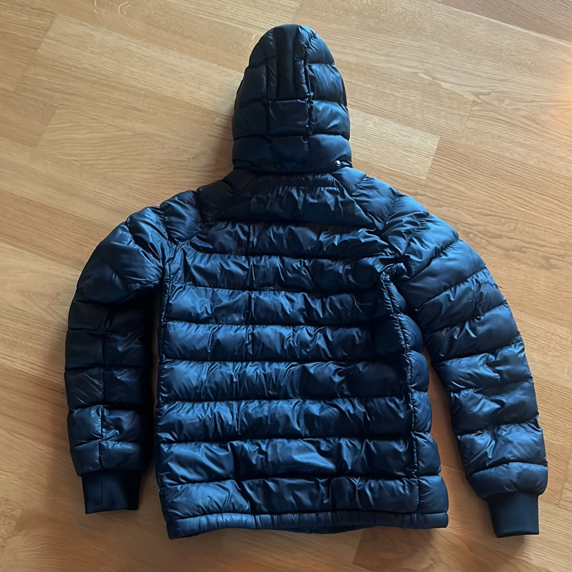 Svart dunjacka från Peak Performance - 1