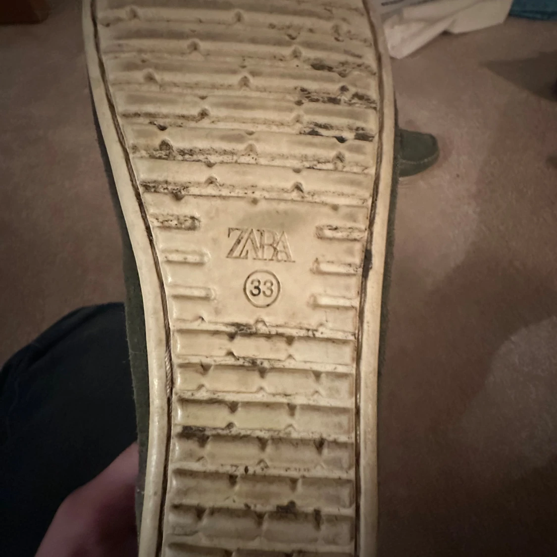 Gröna mockaloafers från Zara stl 33 - 2