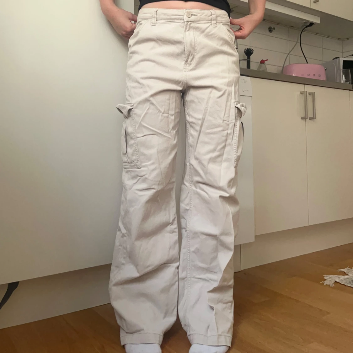 Beiga cargopants från HM, stl 36