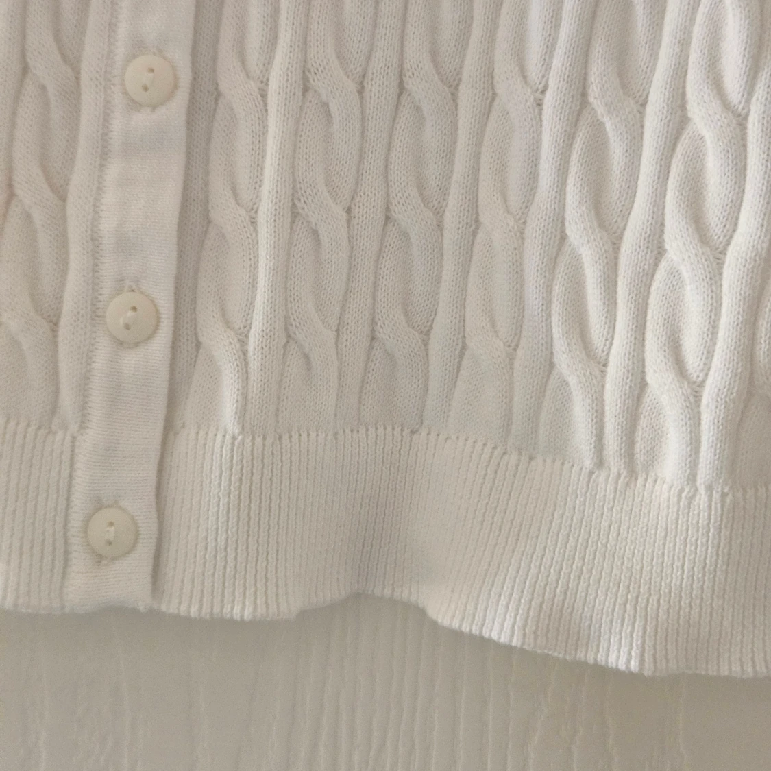 Vit kabelstickad kofta Basic You S - 4