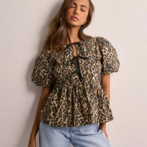 Leopardmönstrad blus med puffärm - Jättefin, helt ny, aldrig använd🤎🤎✨✨