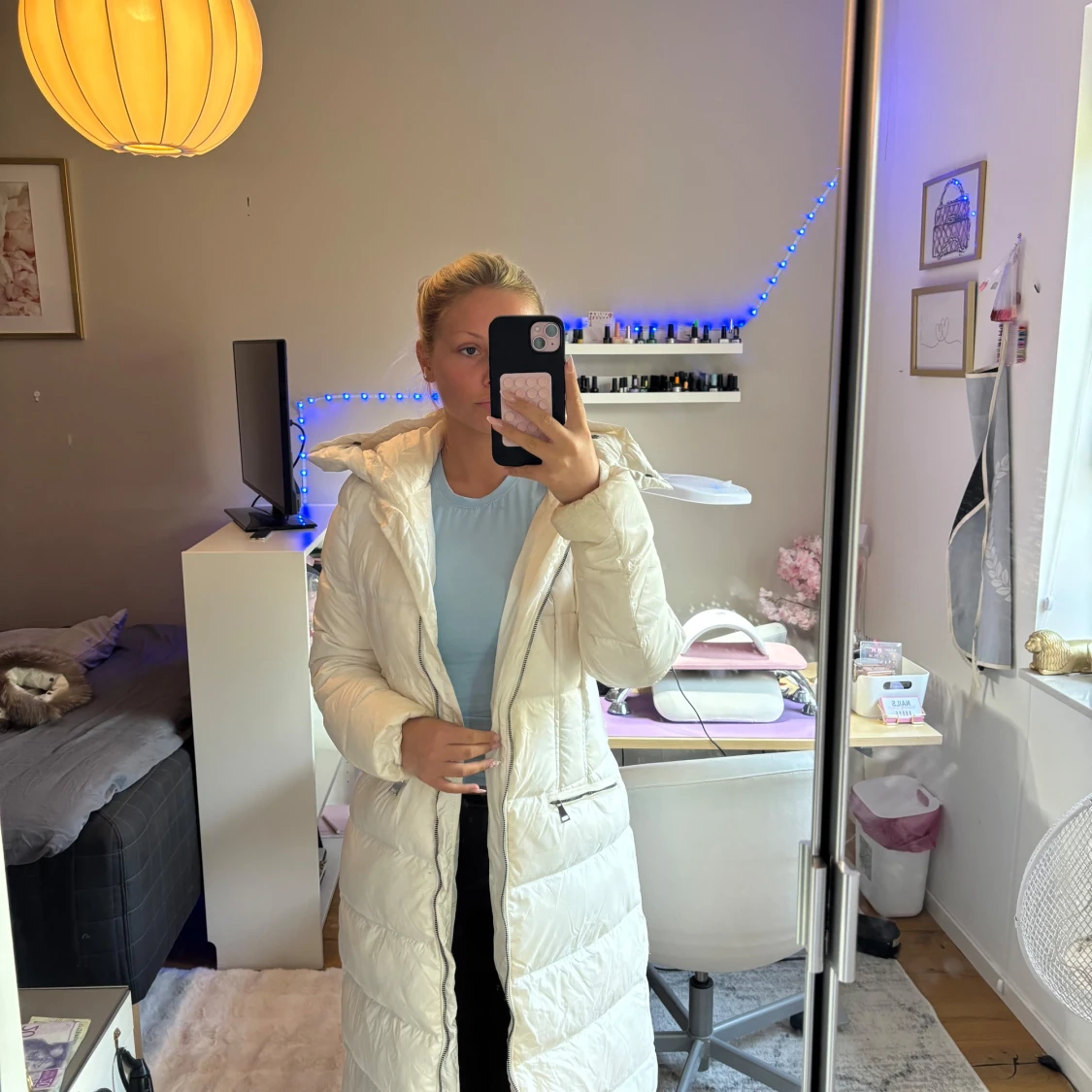 Vit lång dunjacka med pälskrage Moncler - 2