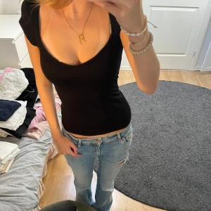 Svart topp - Svart topp från Gina tricot