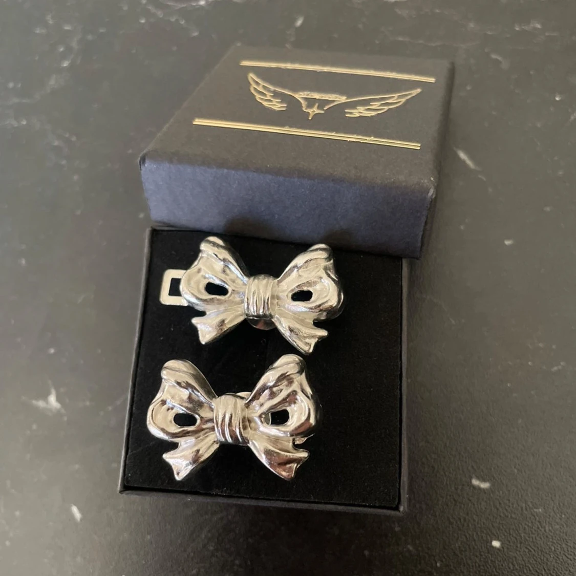 Silvriga Clip rosett 