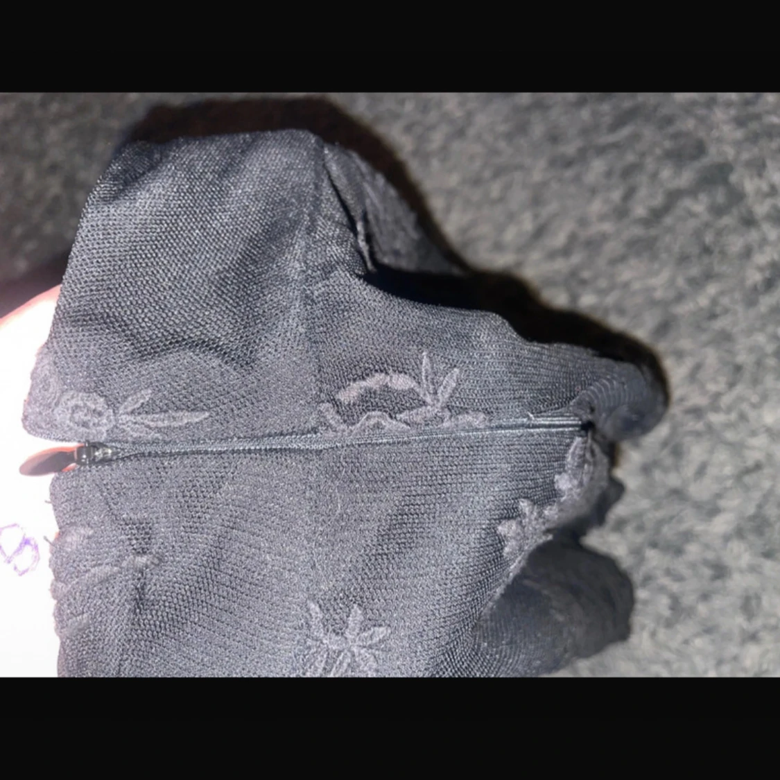 Svarta spetsiga shorts med broderi - 2