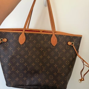 Brun Monogram Shopper / Tote - Brun monogram toteväska! Änvands några gånger men i superbra skick! 🤩