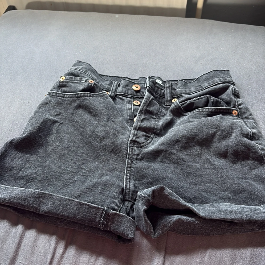 Svarta jeansshorts från