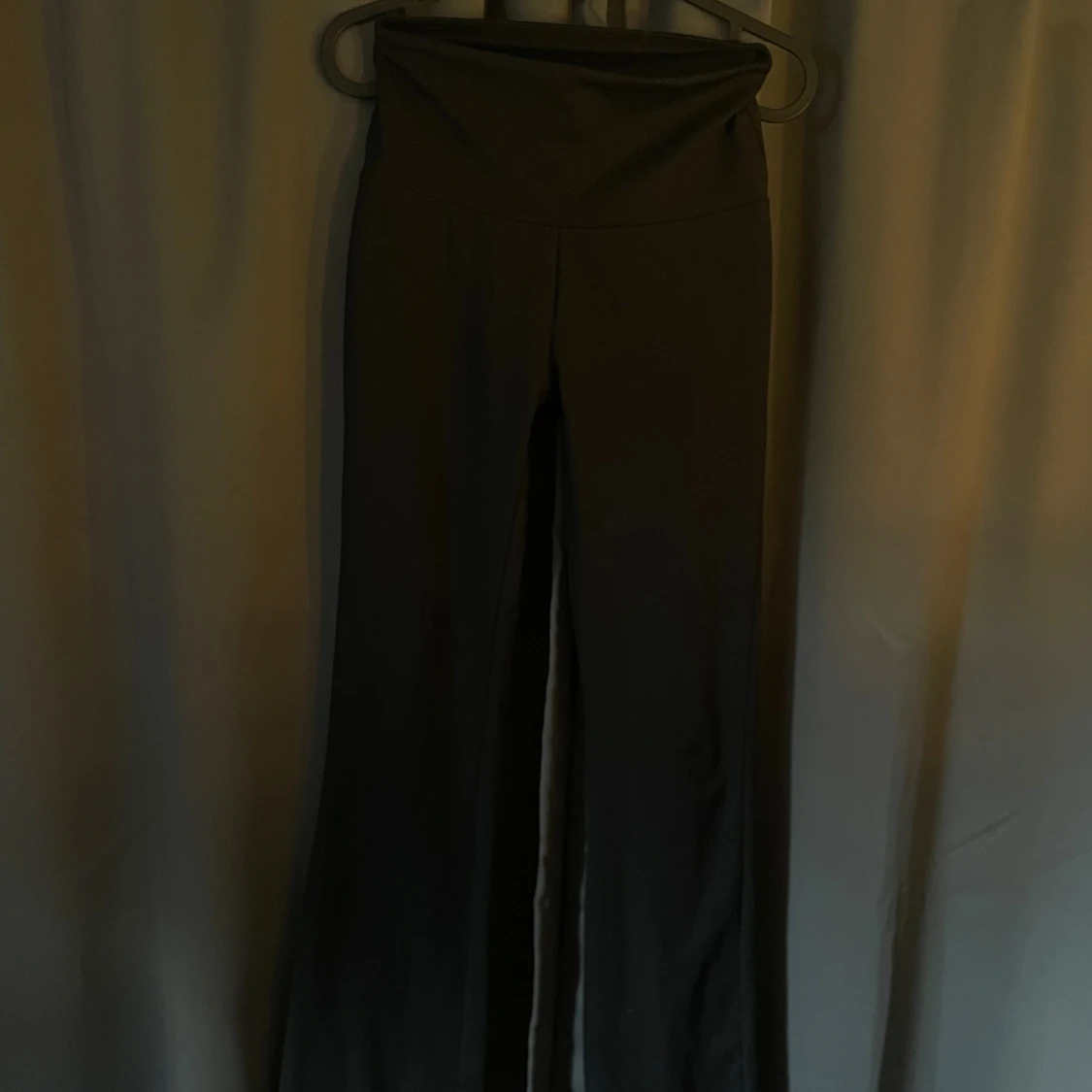 Svarta vida träningsbyxor