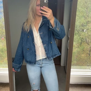 Jeanskappa - Jeansjacka från only i storlek S. Nytt skick