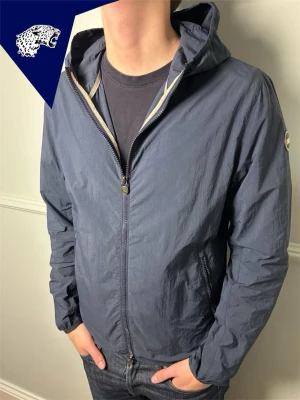 COLMAR WINDBREAKER  - Fet Colmar Windbreaker | Skick: 8.5/10 | Strl: 46 (S) | Modellen är 182 cm | Hör av dig om du undrar någonting!