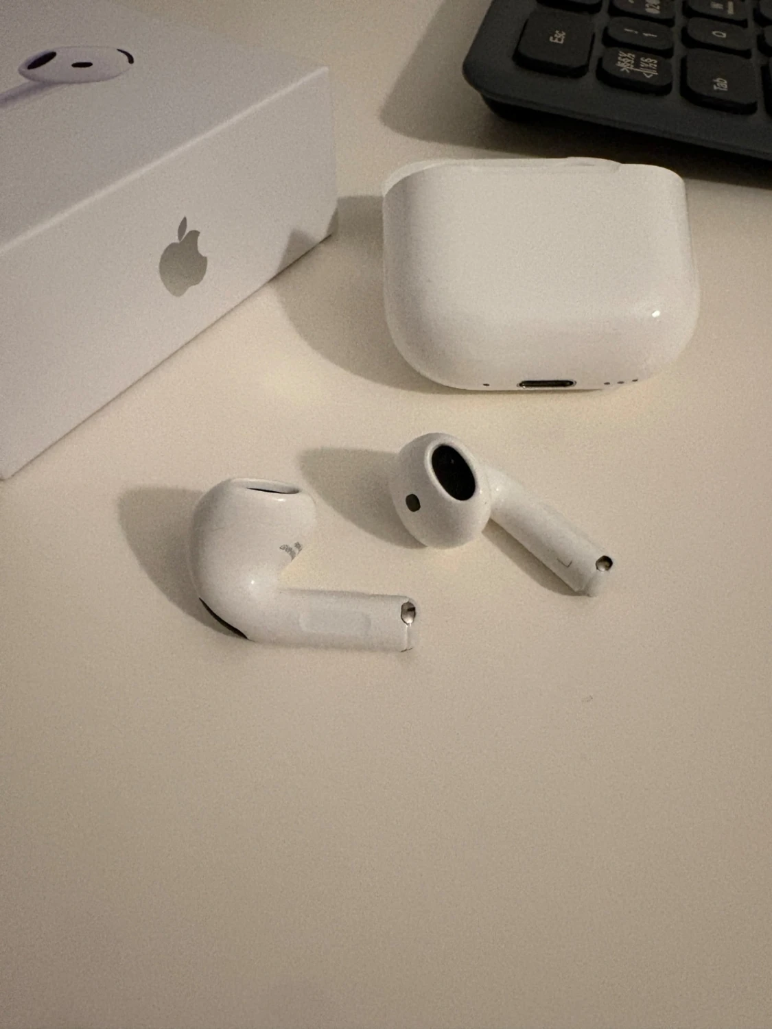 AirPods 4 - 2