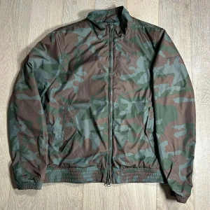 Woolrich Windbreaker - Säljer denna Woolrich Windbreaker i storlek L, USA M. 