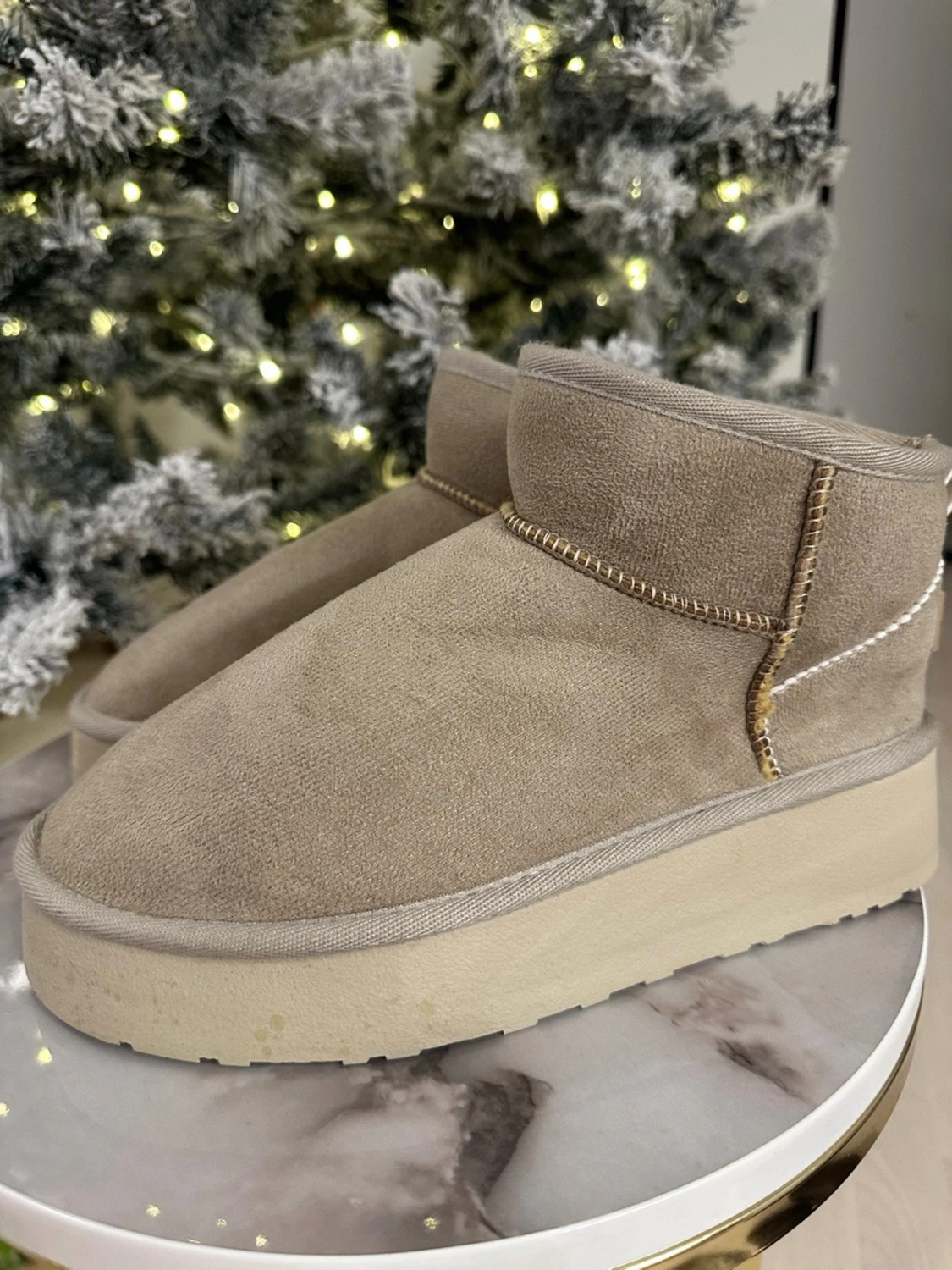 Beige UGG boots med fårskinn - 4