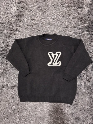 Lv | black sweater - Size M, good quality never used