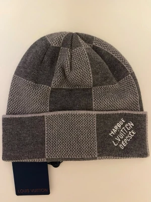 Lv mössa - Oanvänd, skickas inom kort tid 