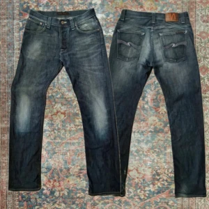 Vintage Nudie jeans Average Joe - Sjukt feta Nudie jeans med en mycket unik tvätt!✌️ Modellen är Average Joe, rak passform, och storlek 33/34 🙌 Skriv vid fråga!! A:40 cm B:111cm