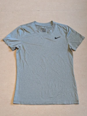 THE NIKE TEE  - THE NIKE TEE 