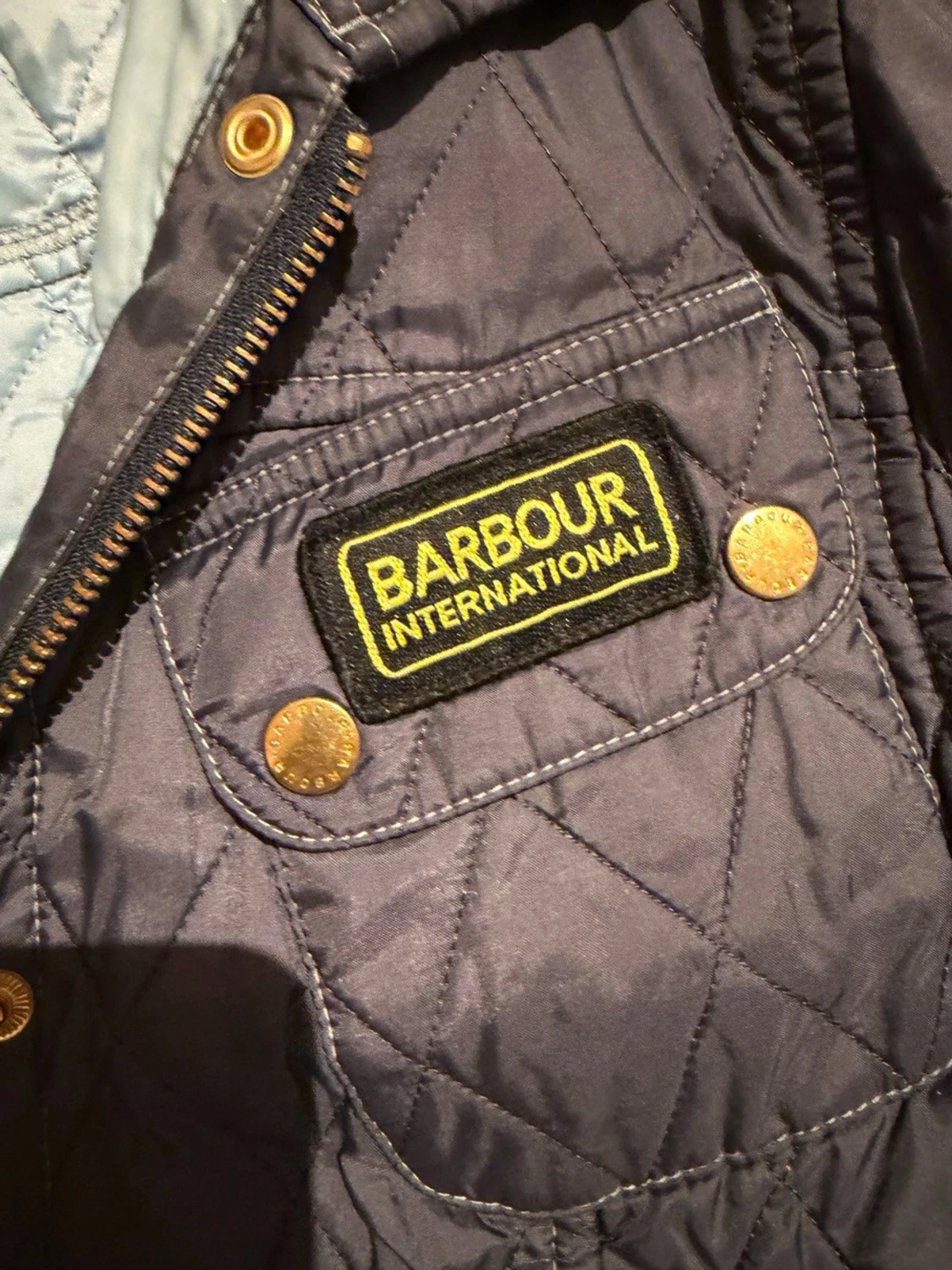 Blå quiltad jacka från Barbour - 1