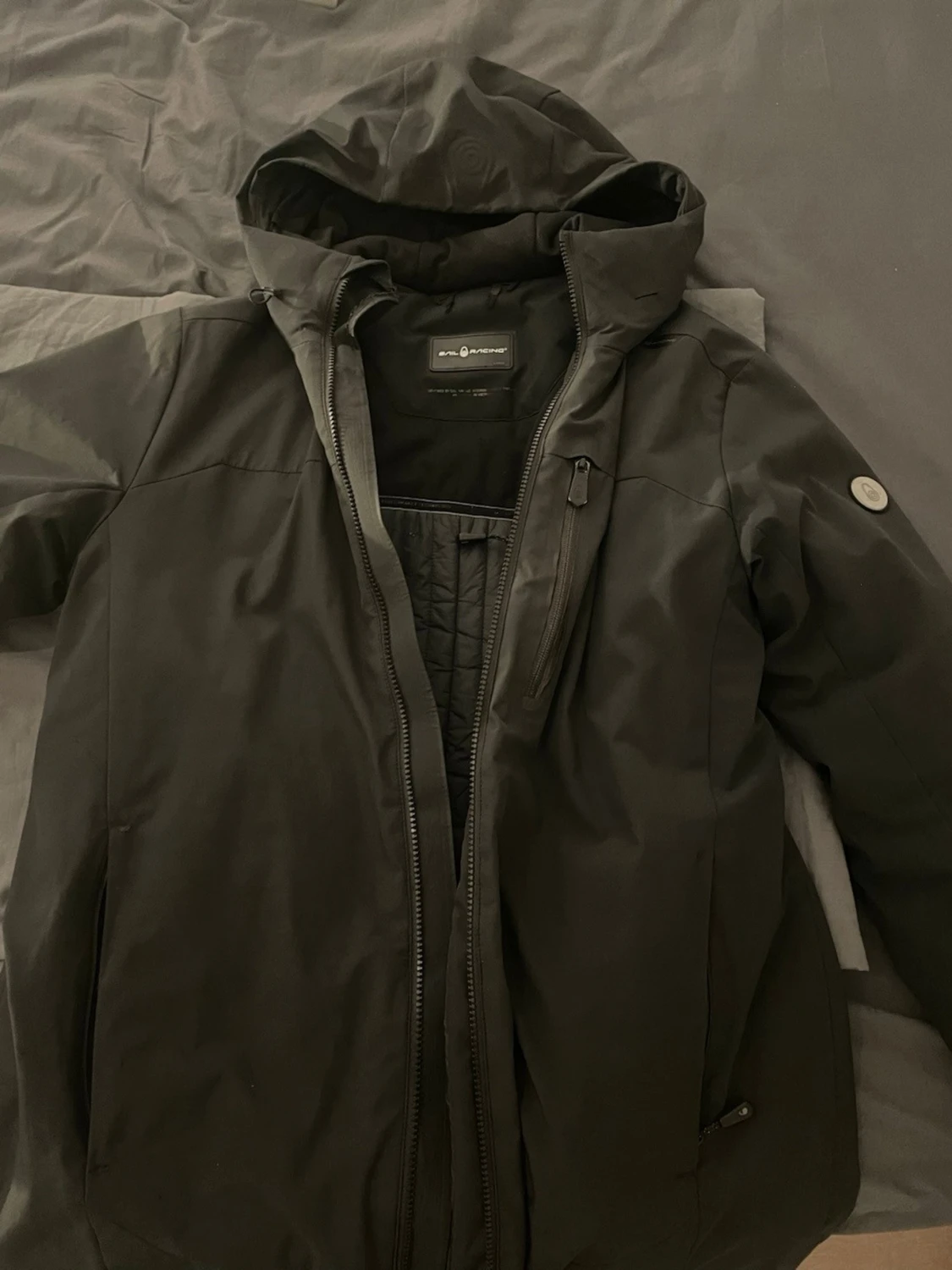 Svart vinterjacka från Sail Racing