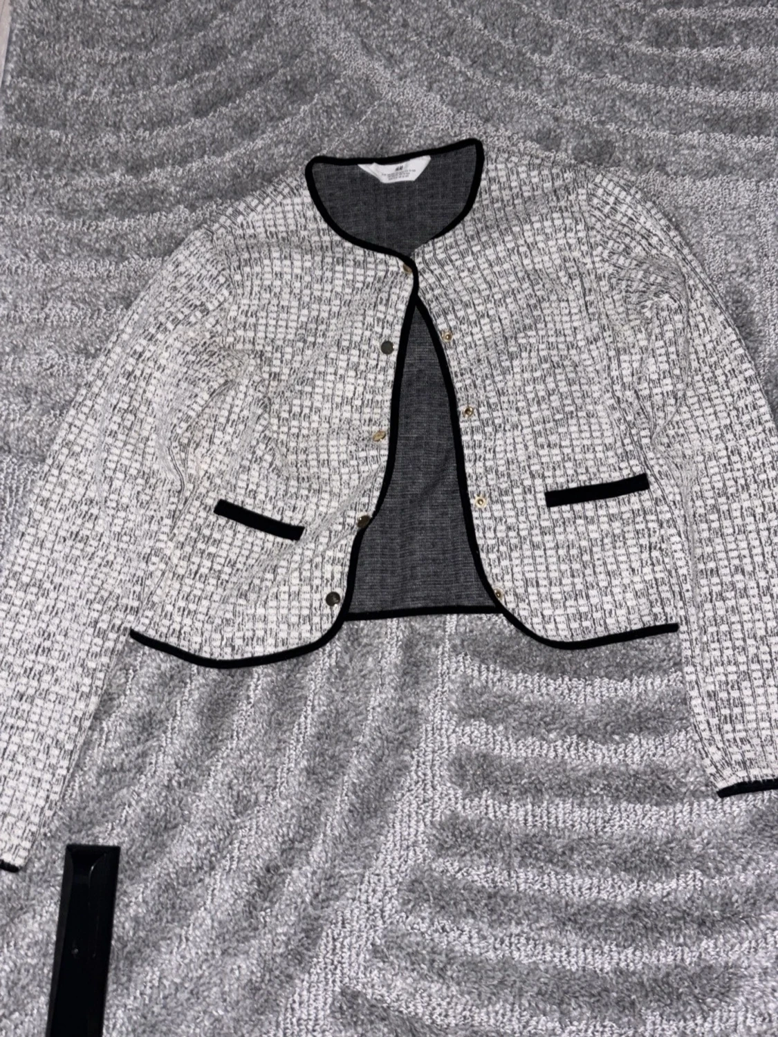 Vit rutig kavaj med svarta detaljer