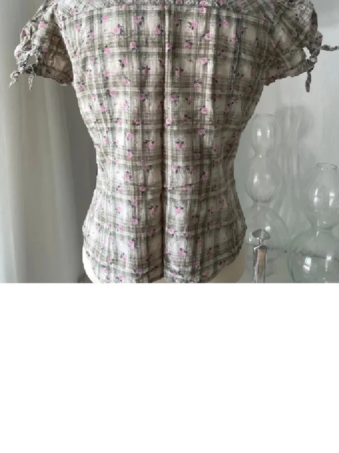 Kortärmad rutig skjorta med blommor - 2