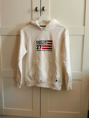Ny! Hoodie - Jättefin vit Hampton Republic hoodie i storlek 146/152 (finns även i mörkblå i en annan annons).