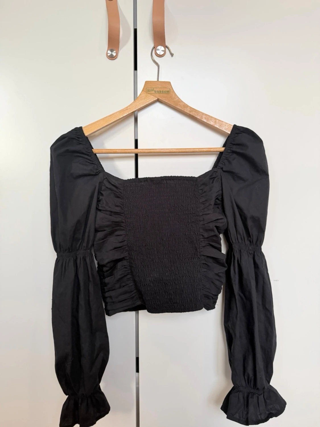 Svart croppad blus med puffärm - 1