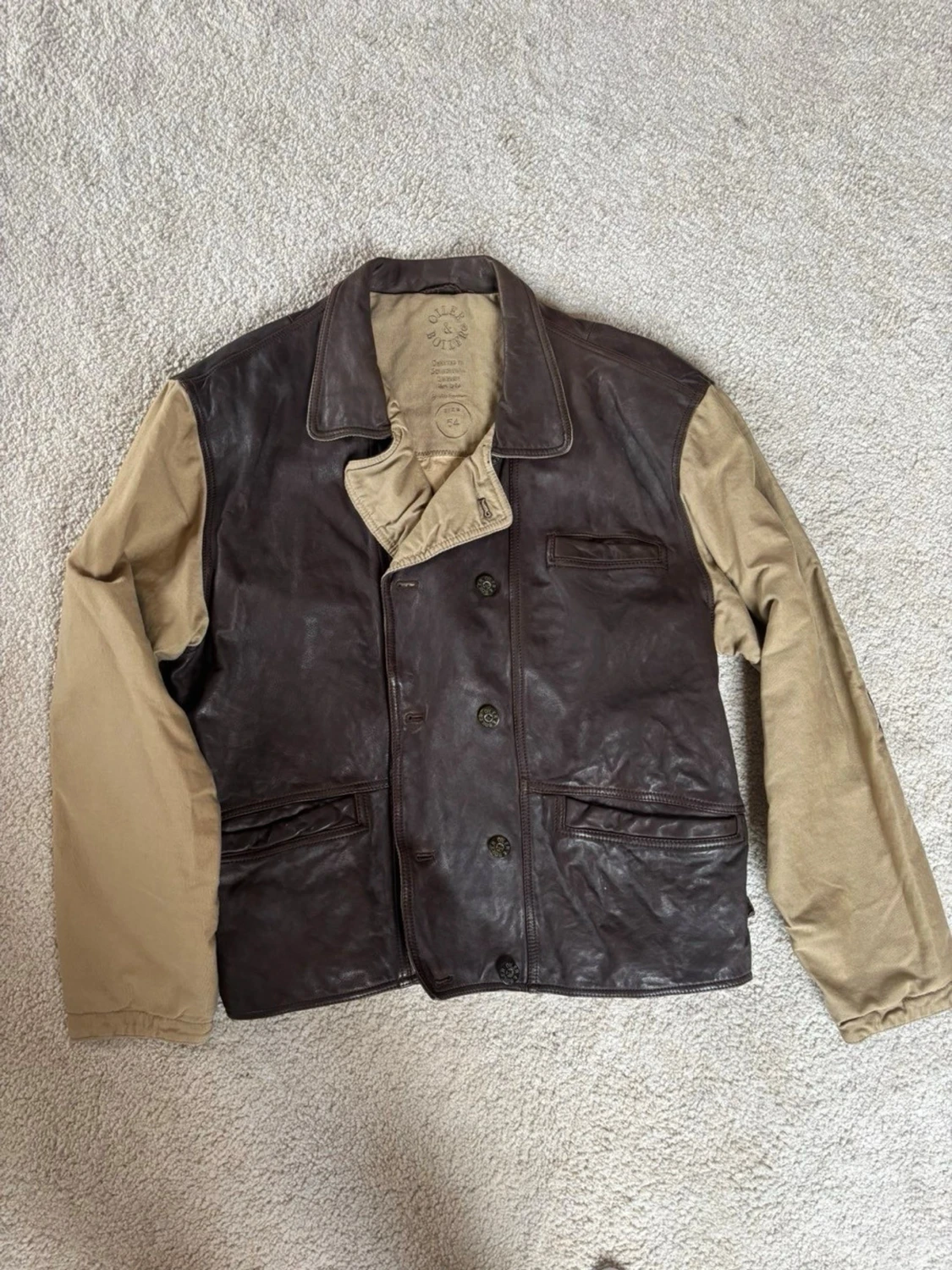 Brun skinnjacka med beige ärmar - 1